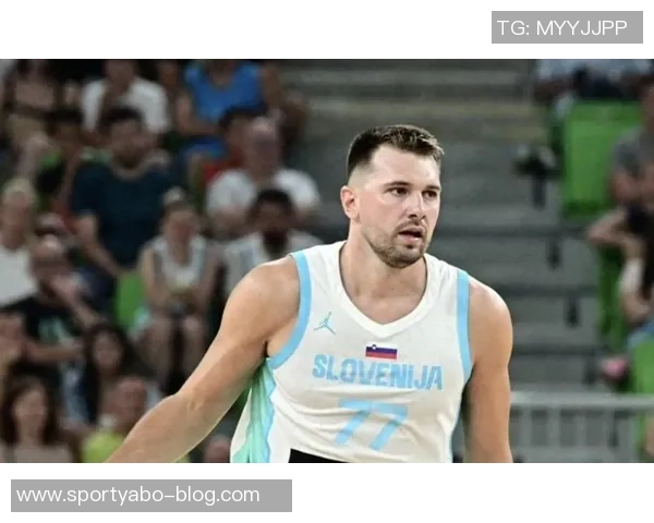 东契奇首节表现轻松自如7投4中斩获13分2板3助1断1帽展现全能实力 东契奇首节表现轻松自如7投4中斩获13分2板3助1断1帽展现全能实力